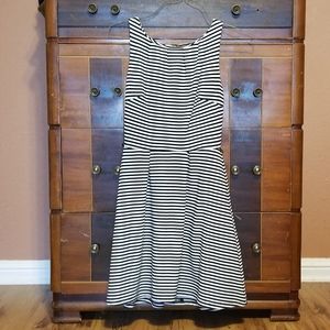 Black & white striped dress w/ POCKETS